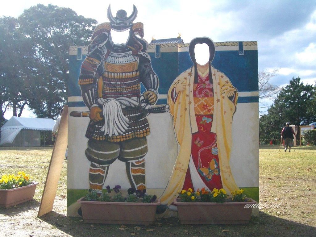 信康と徳姫の顔ハメ看板（2009年11月撮影）