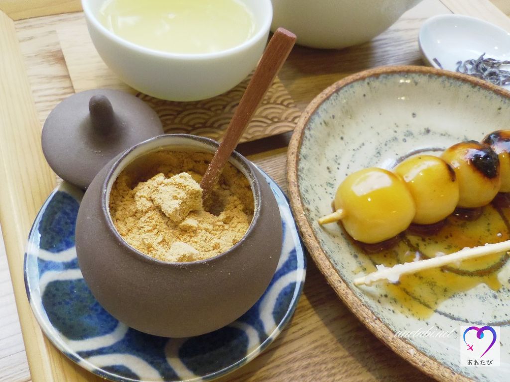 団子茶屋 郡上八幡のお団子に添えられているきな粉